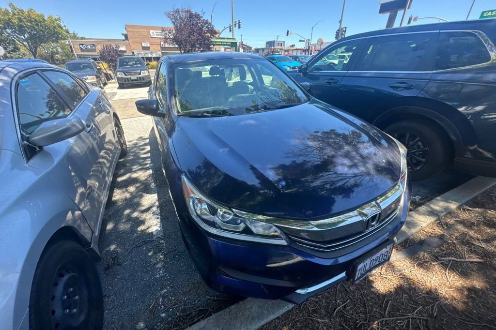 Used 2016  Honda LX image 2