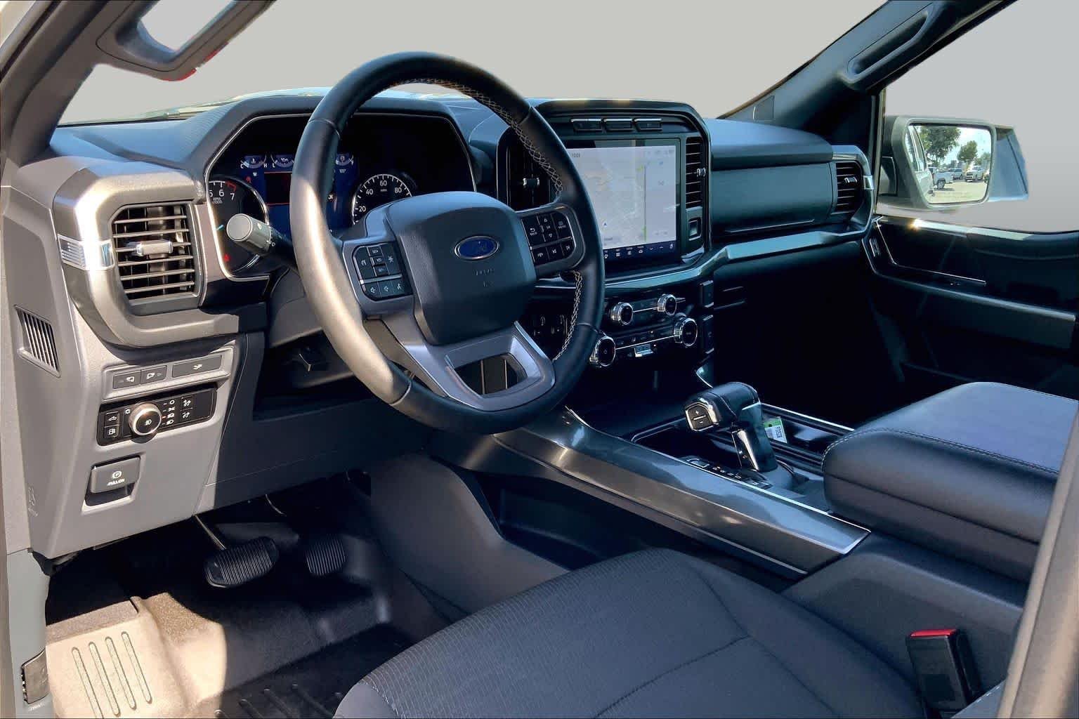 Used 2023 Avalanche Gray Ford XLT image 30