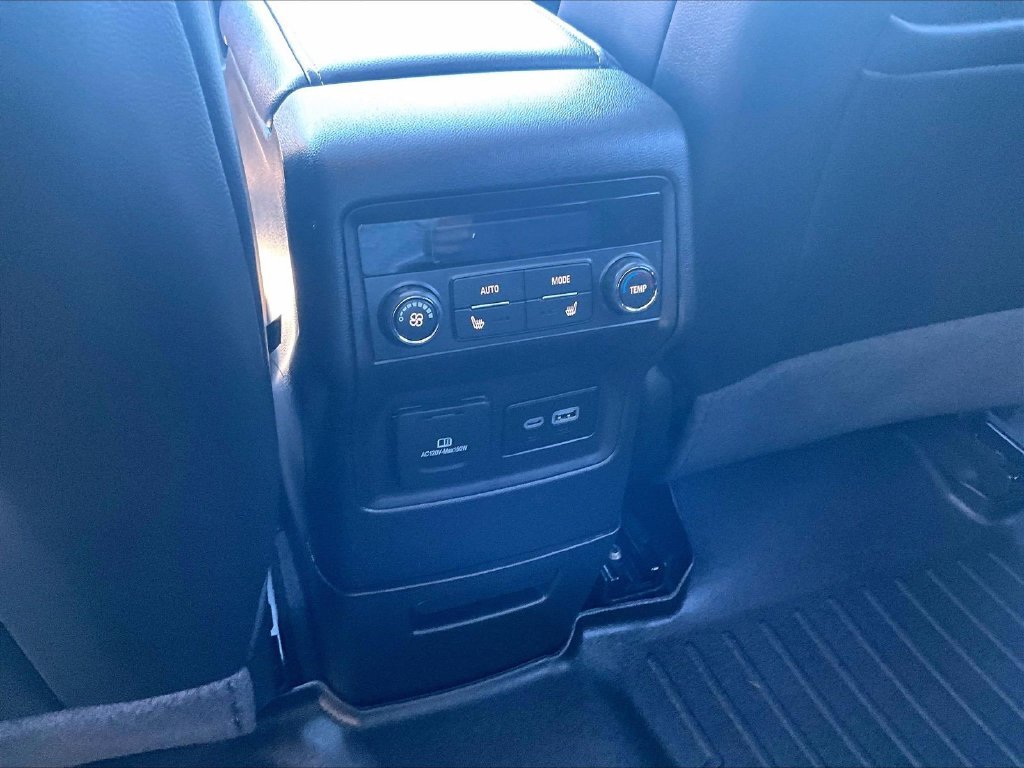Used 2023 Silver GMC SLT image 29