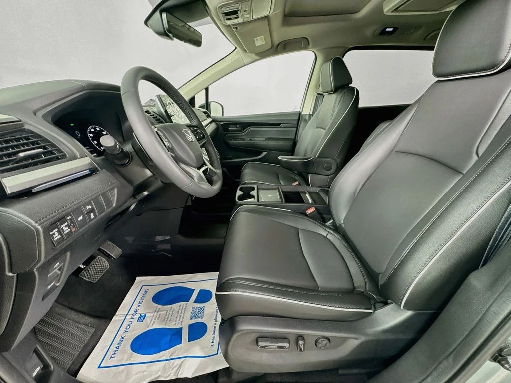 New 2026 Solar Silver Metallic Honda Touring image 26