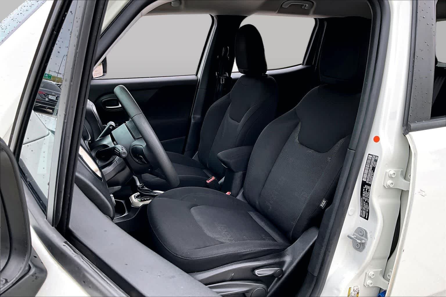 Pre-Owned 2017 Jeep Renegade Sport