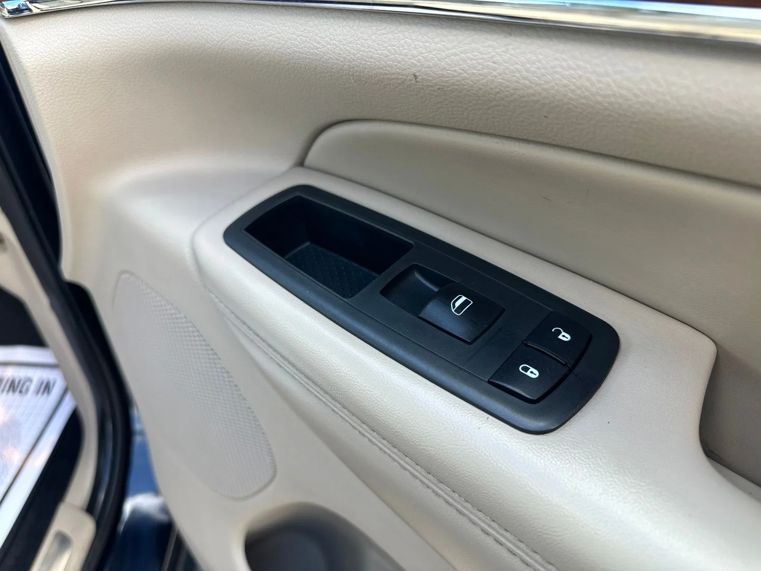 Used 2011 Black Jeep Limited image 38