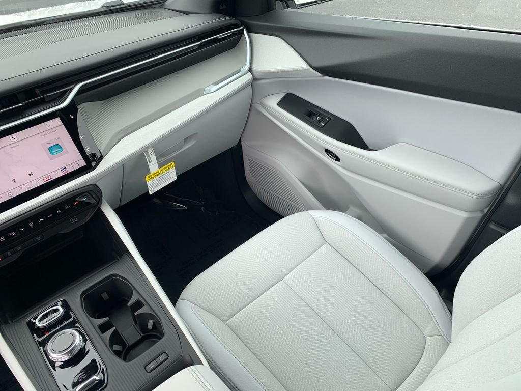 New 2026 Bright White Clear-Coat Exterior Paint Jeep Laredo image 27