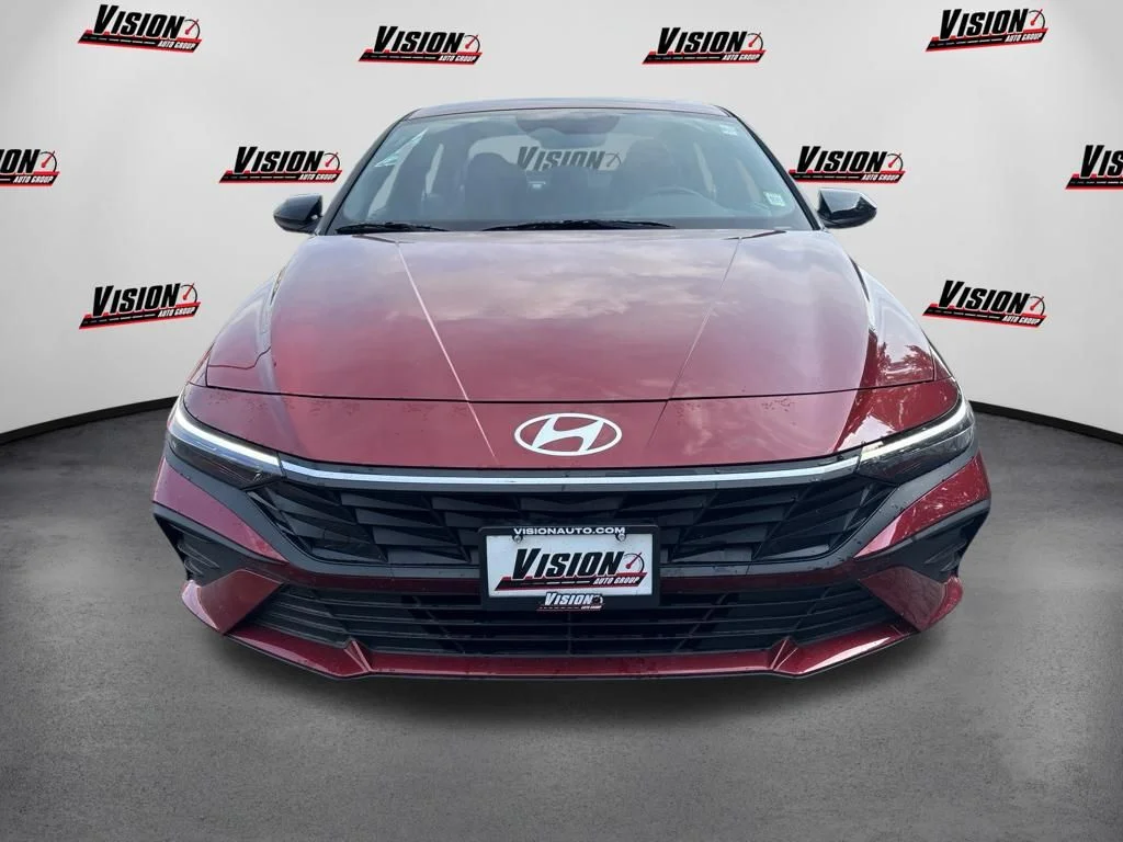 Used 2025 Red Hyundai SEL Sport image 2