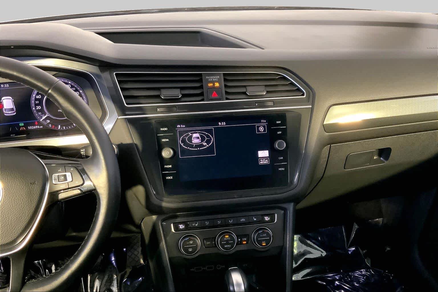 Used 2019 Deep Black Pearl Volkswagen SEL Premium image 7