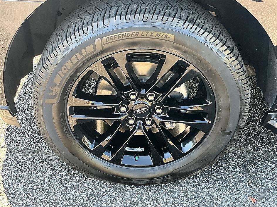 Used 2022 Black Metallic Ford XLT image 7