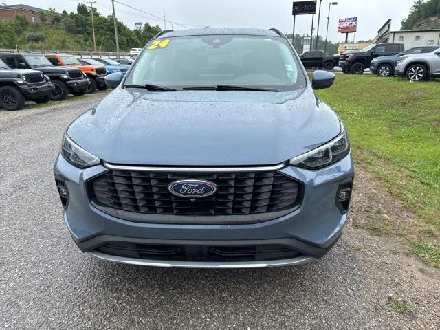 Used 2024  Ford Platinum image 8