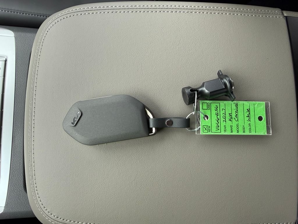 New 2027 Snow White Pearl Kia LXS image 31