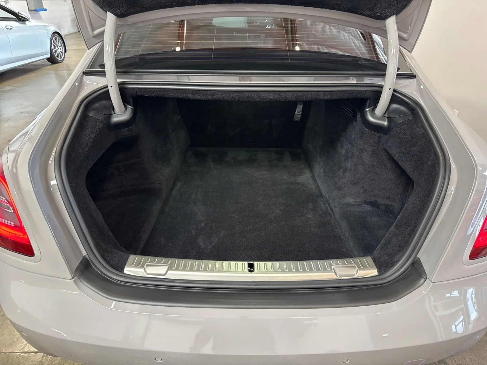 Used 2022 Gray Rolls-Royce Base image 28