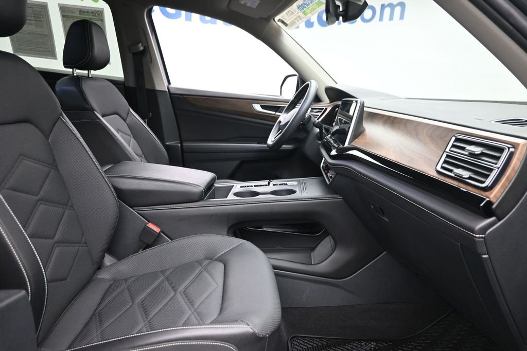 Used 2024 Gray Volkswagen 2.0T SE image 9