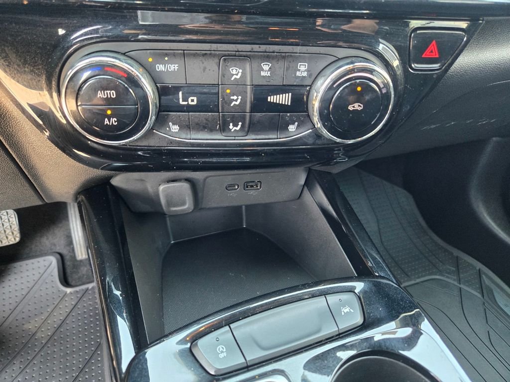 Used 2025 White Chevrolet 2RS image 15