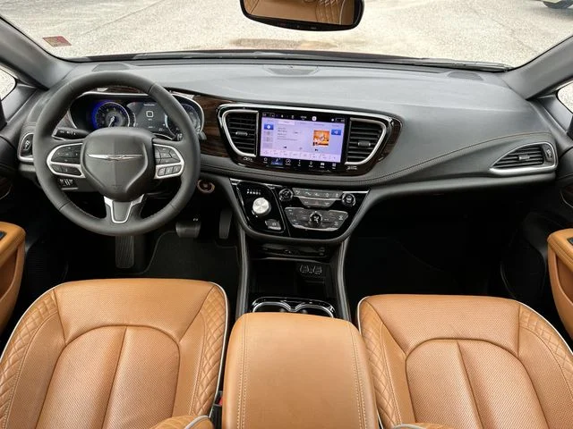 Used 2022 Red Chrysler Pinnacle image 11