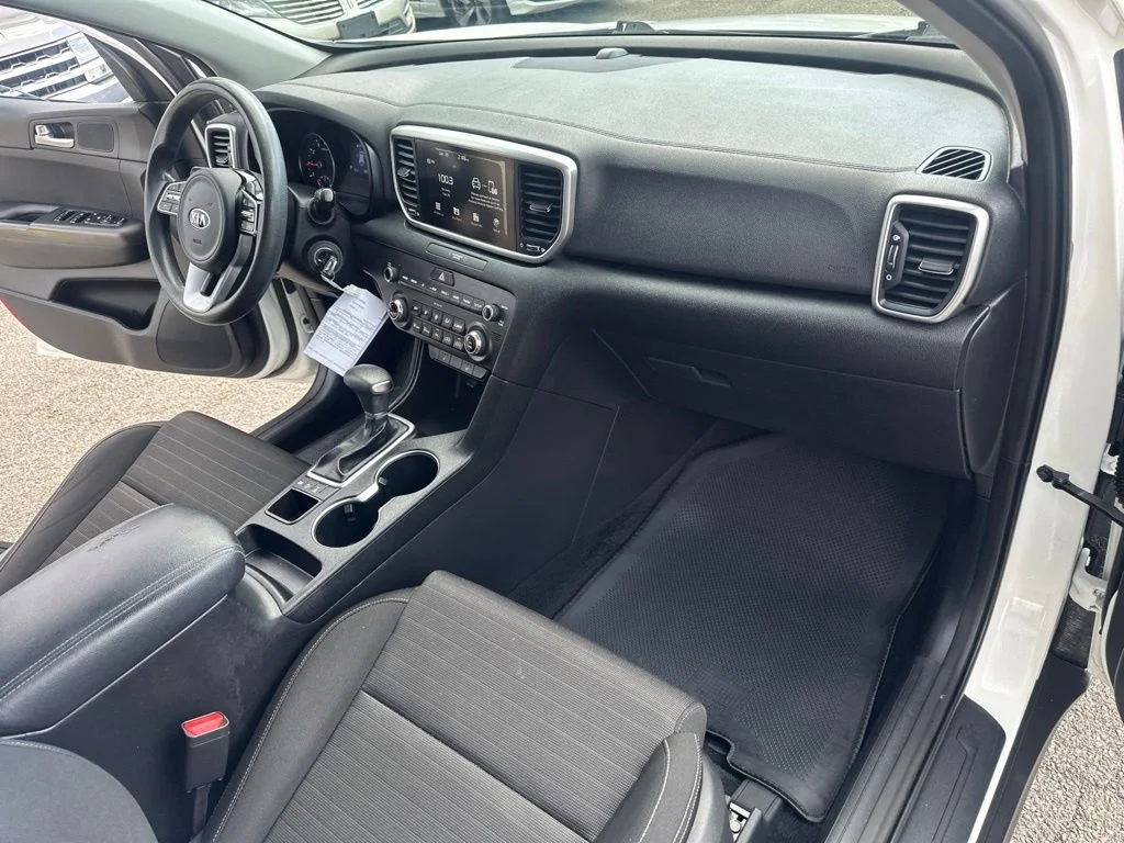Used 2020 White Kia LX image 31