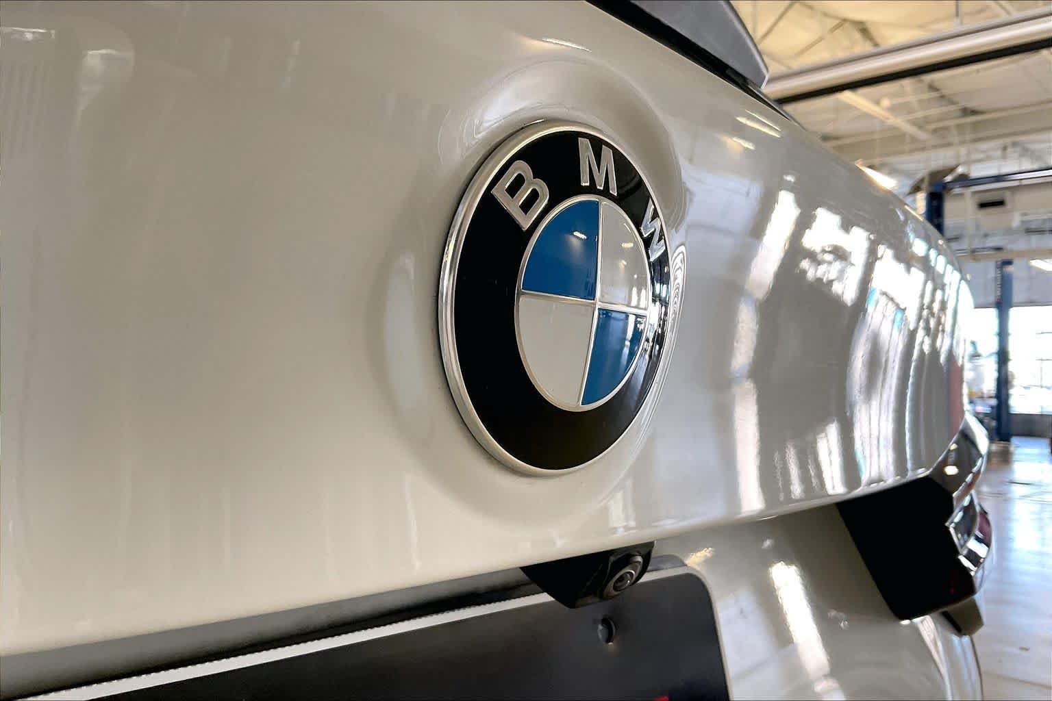 Used 2024 Mineral White Metallic BMW sDrive30i image 31