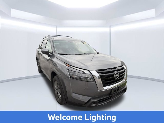 Used 2024 Gray Nissan SV image 3