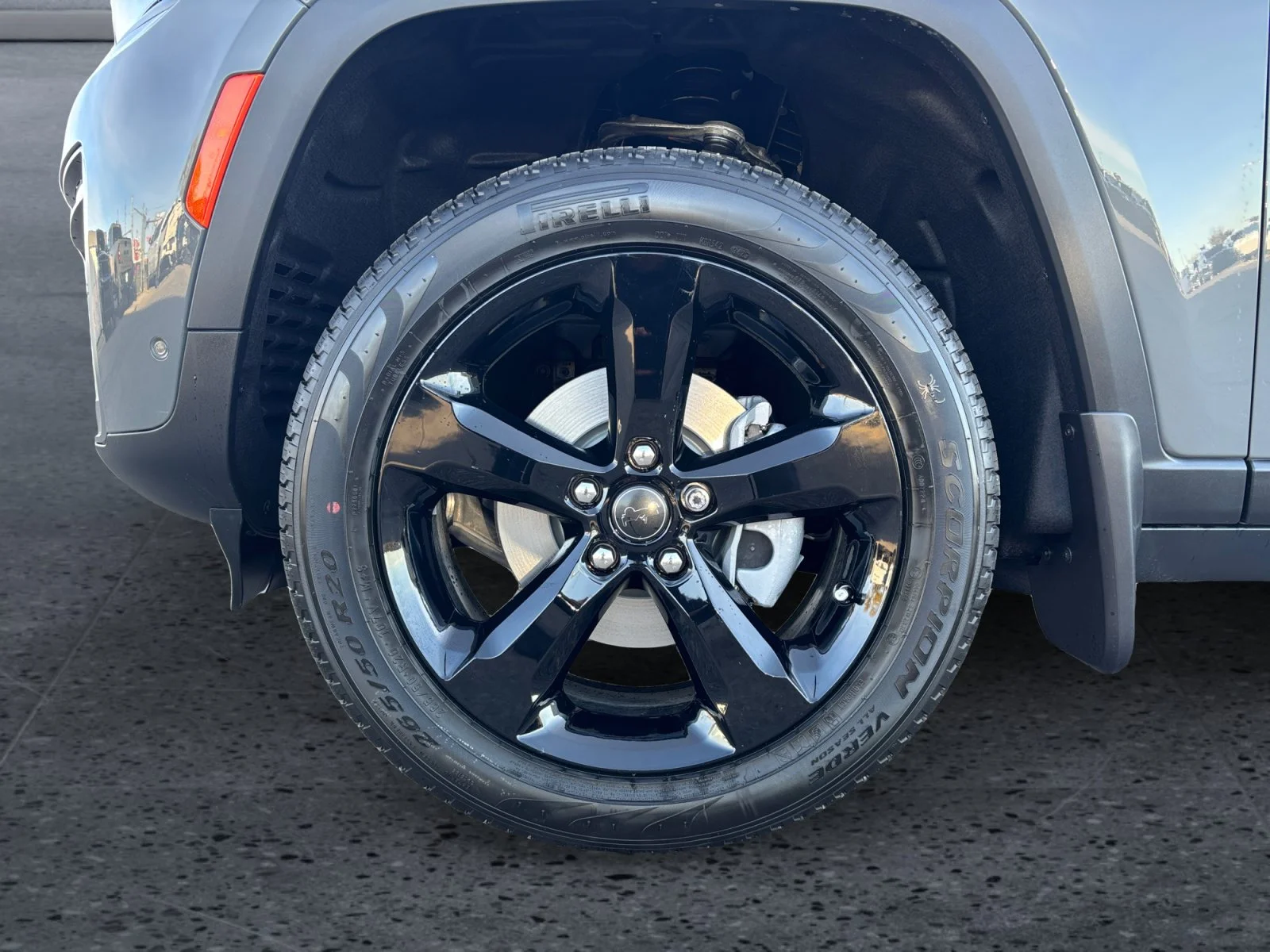 New 2027 STING-GREY Jeep Limited image 9