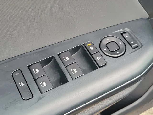 Used 2025 Black Kia LXS image 21