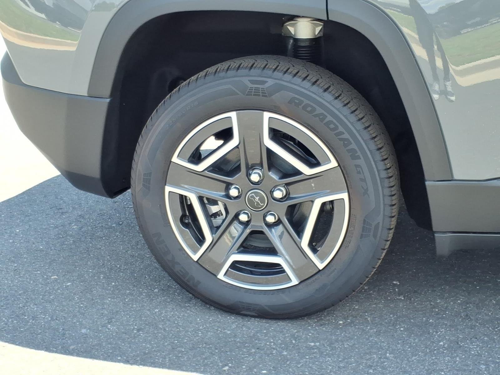 New 2026 Sting-Gray Clearcoat Jeep Laredo image 11