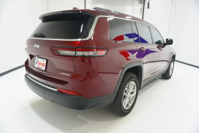 Used 2025 VELVET RED PRLC Jeep Laredo image 7