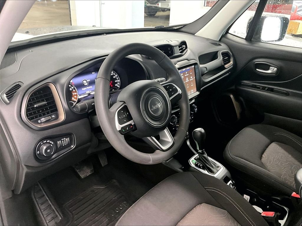 Used 2023 Alpine White Clearcoat Jeep Latitude image 8