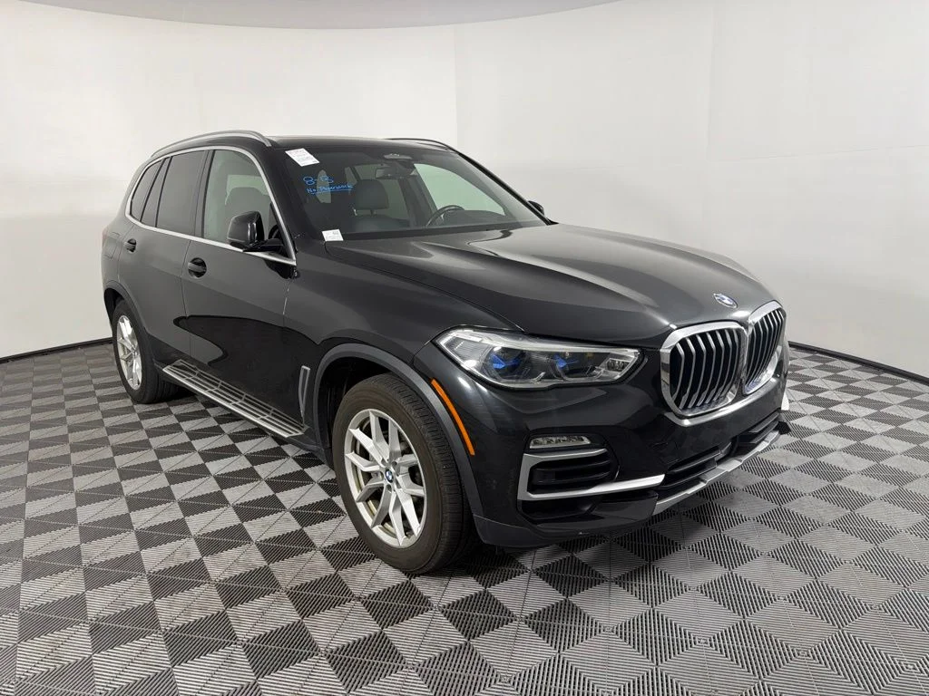 Used 2019 Black Sapphire Metallic BMW xDrive40i image 3