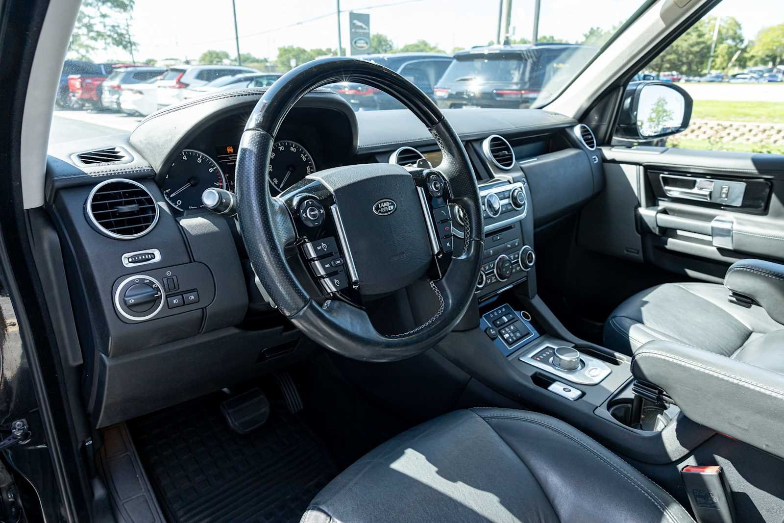 Used 2016 Santorini Black Metallic Land Rover HSE LUX Landmark Edition image 15
