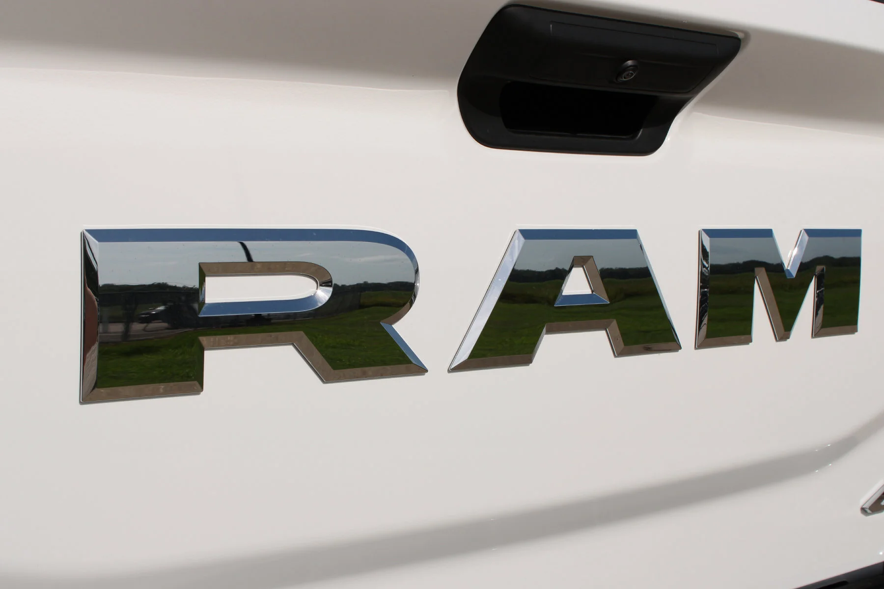 New 2026 Bright White Clear-Coat Exterior Paint RAM Tradesman image 19
