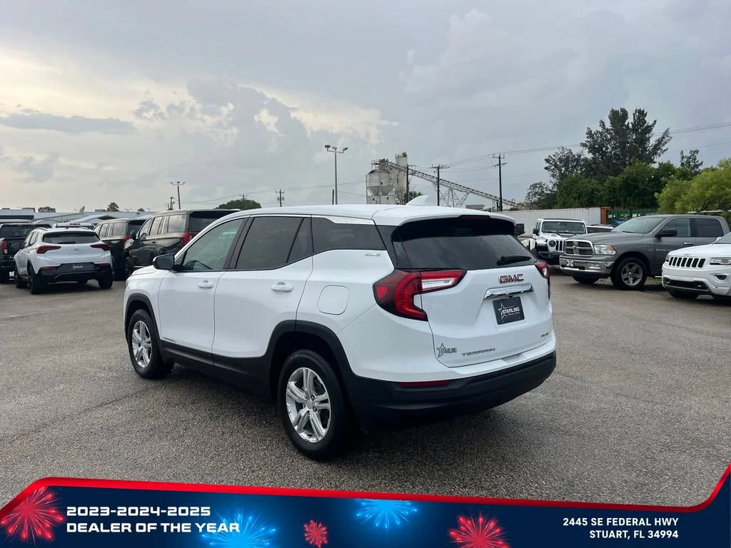Used 2024 Summit White GMC SLE image 5