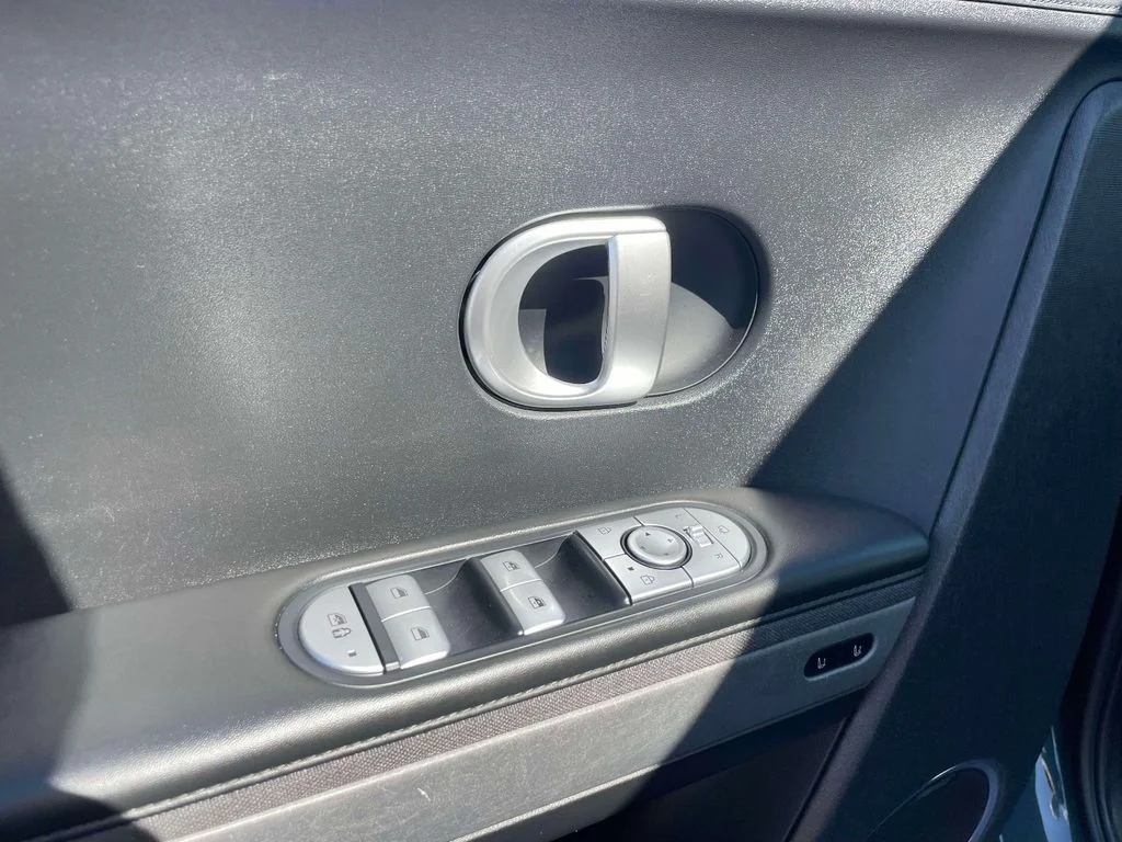 Certified Used 2022 Green Hyundai Limited image 17