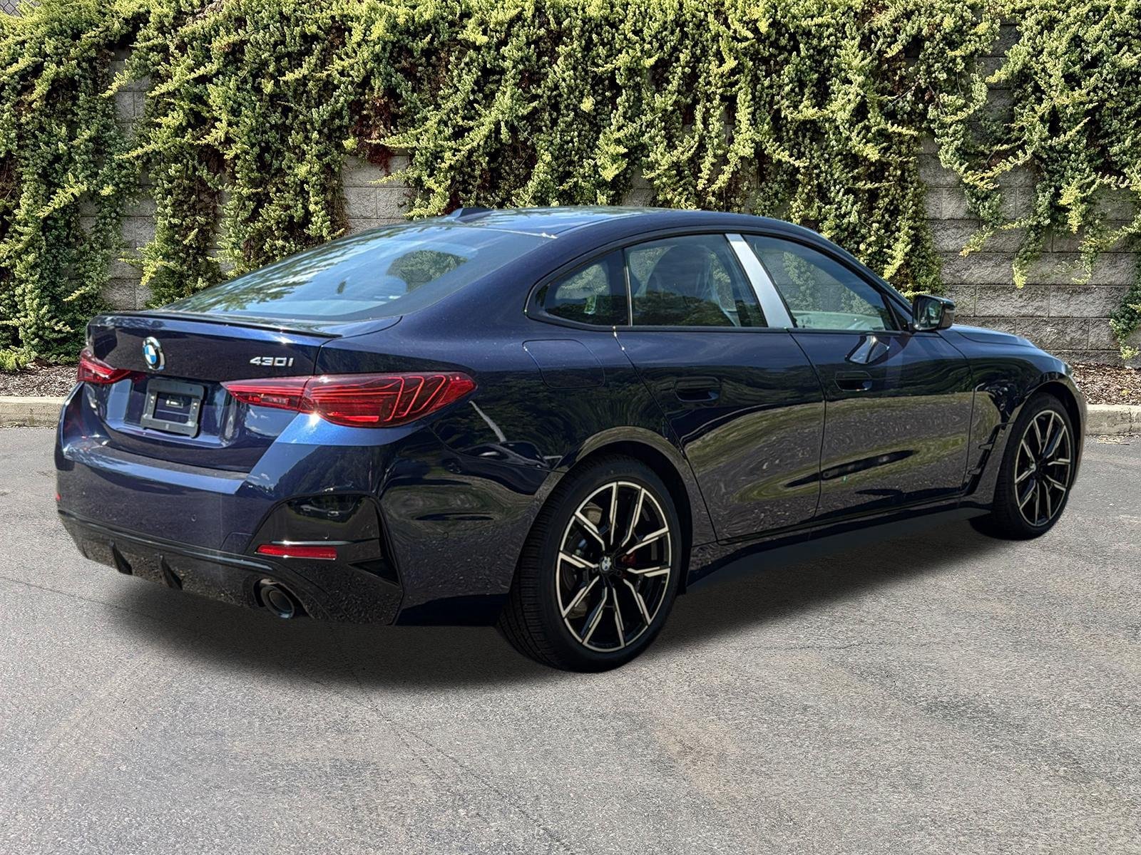 New 2026 Tanzanite Blue II Metallic BMW 430i xDrive image 4