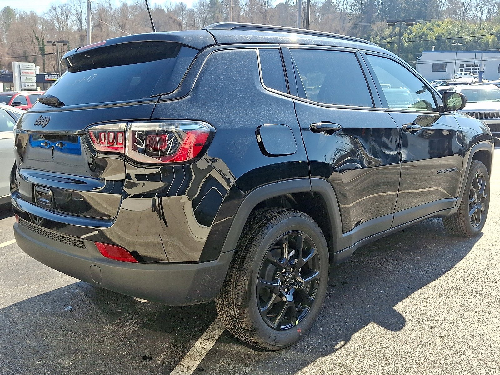 New 2026 Diamond Black Crystal Pearlcoat Jeep Latitude Altitude image 3