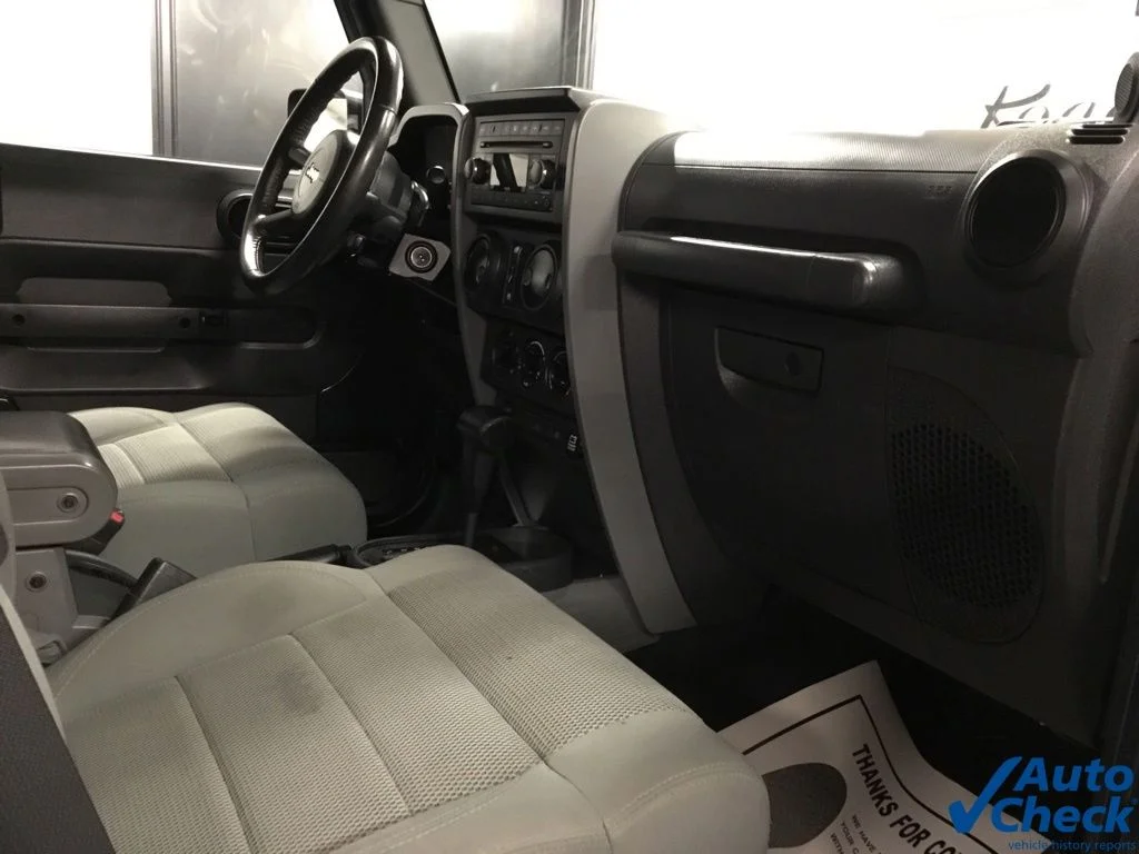 Used 2007 Blue Jeep Unlimited Sahara image 36