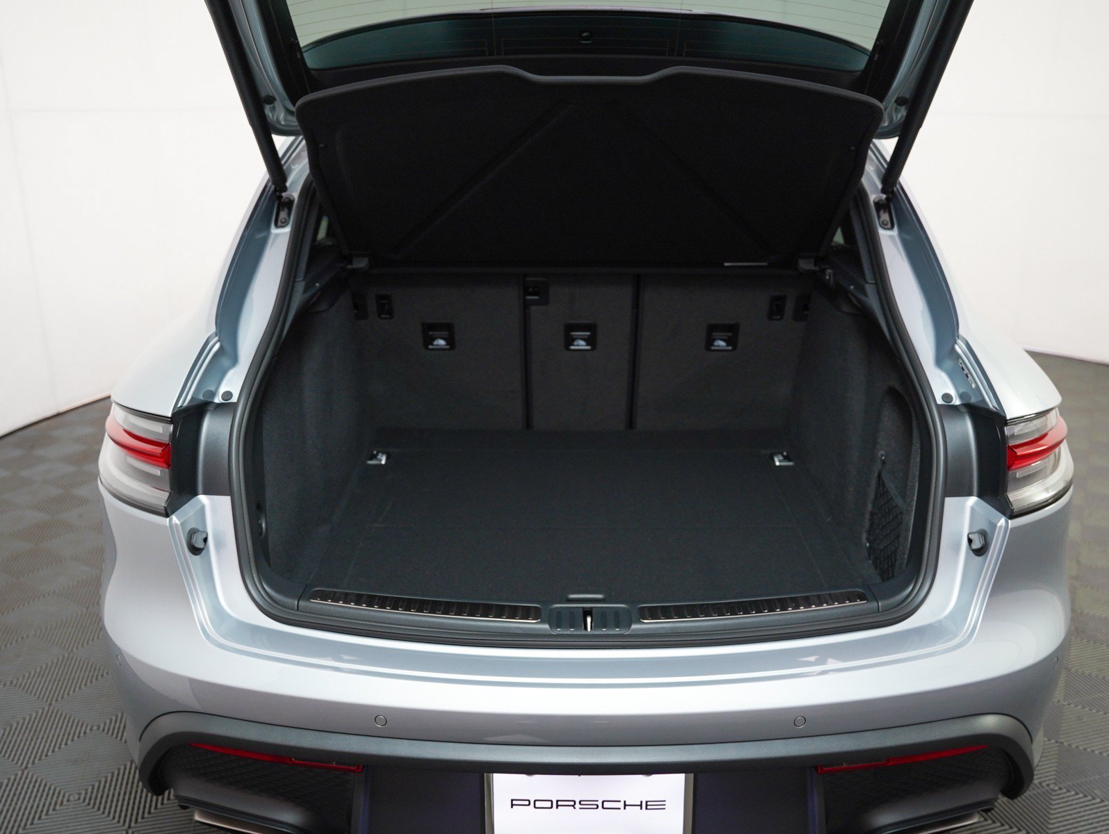 New 2026 DOLOMITE SILVER Porsche  image 26