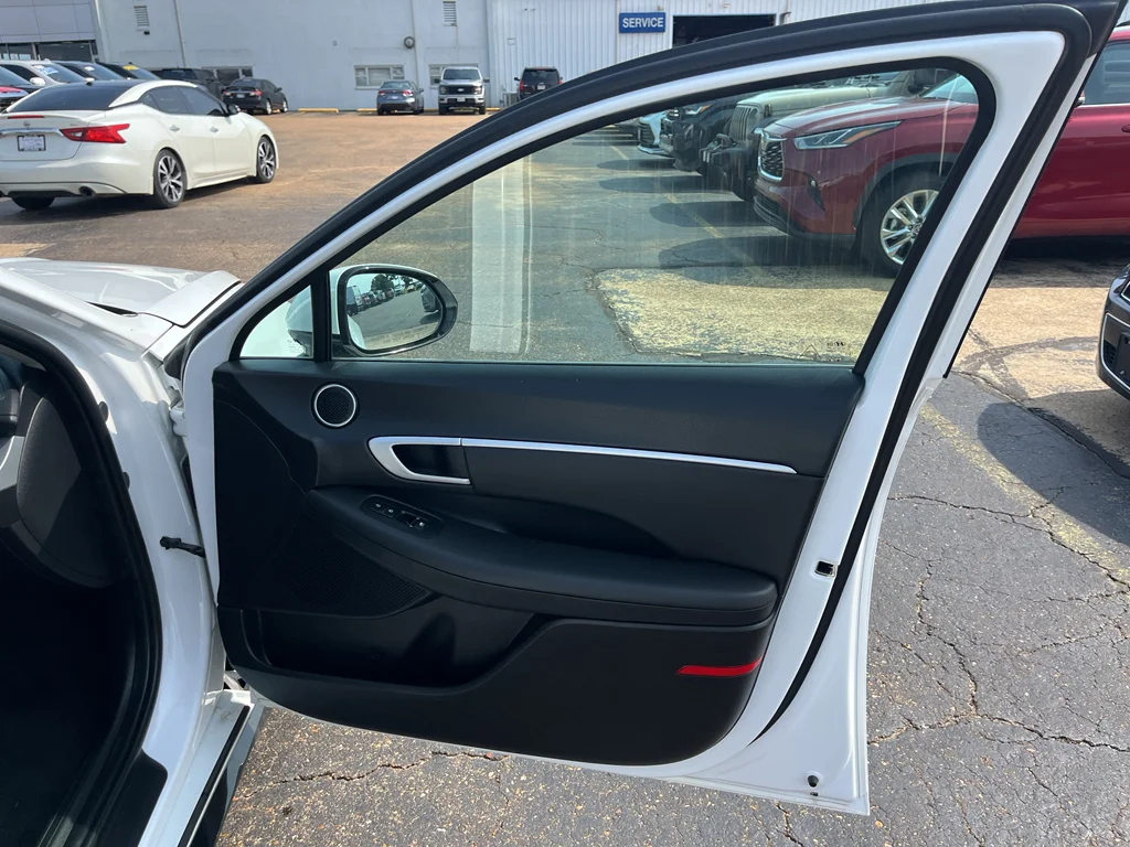 Used 2025 Serenity White Hyundai SEL Convenience image 23