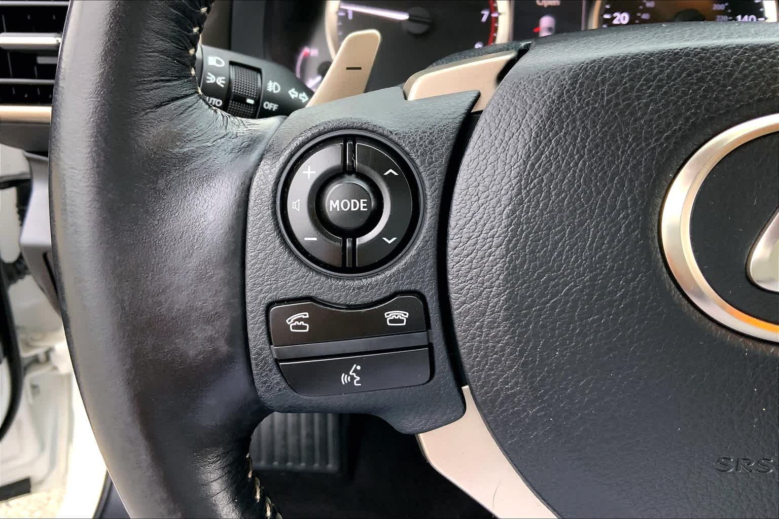 Used 2015 Starfire Pearl Lexus  image 21