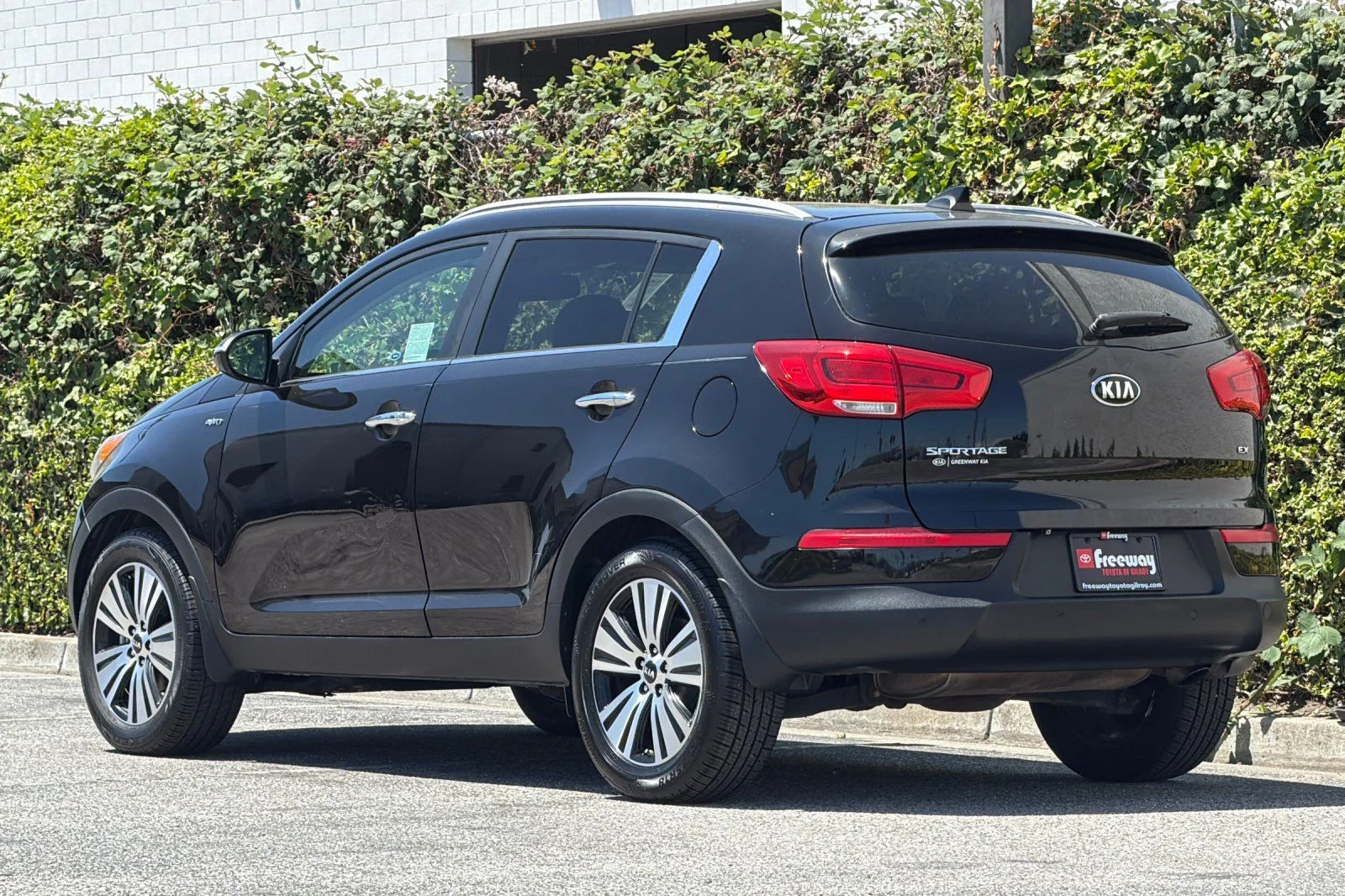Used 2015 Black Kia EX image 6
