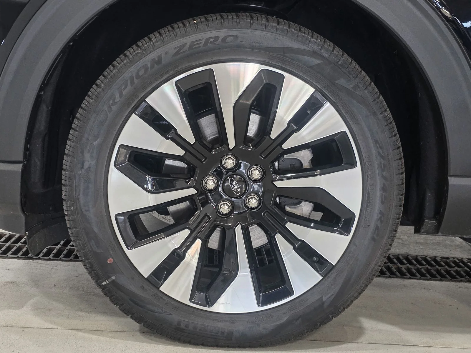 New 2026 Agate Black Metallic Ford Platinum™ image 18