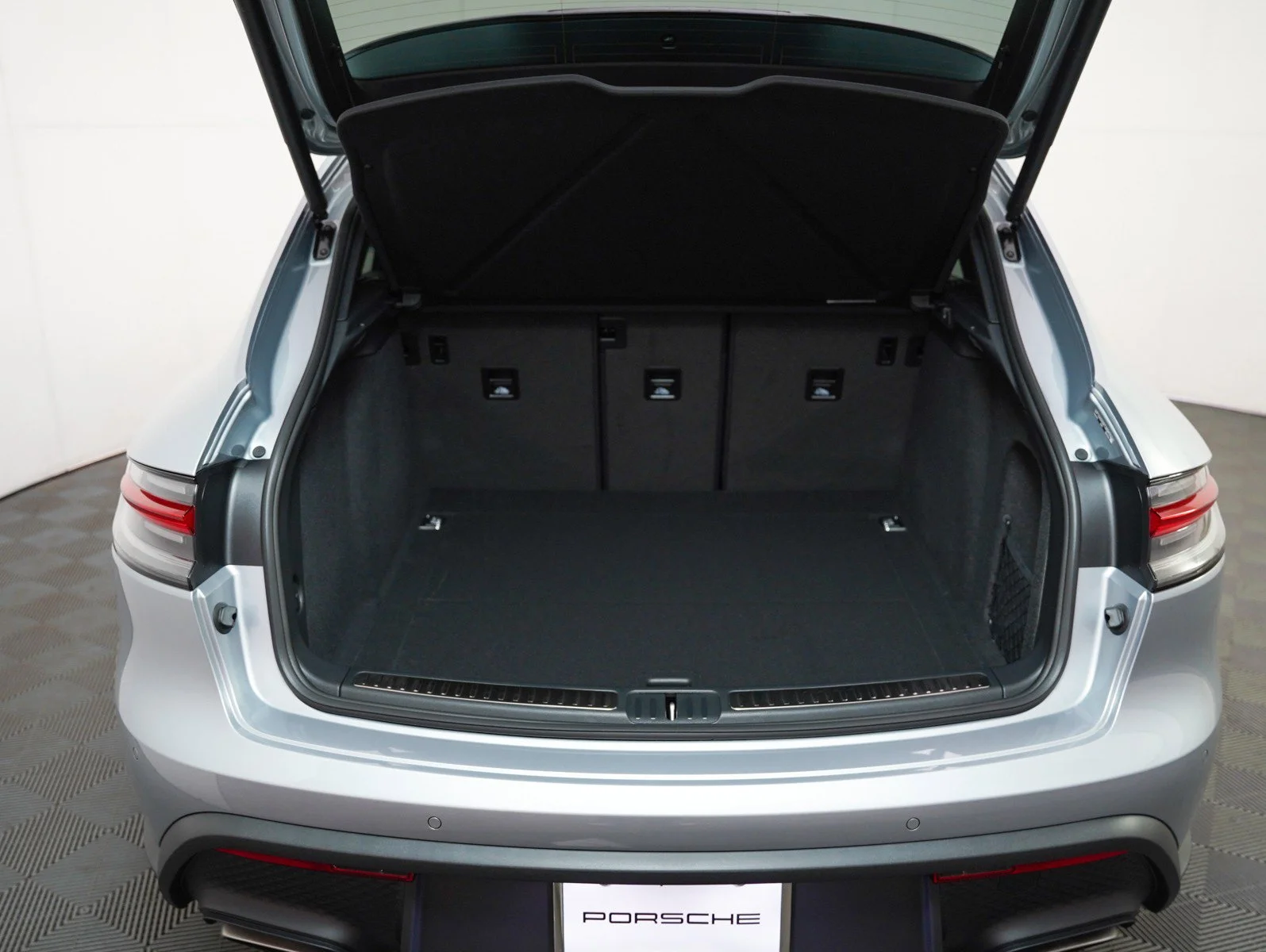 New 2026 DOLOMITE SILVER Porsche  image 26