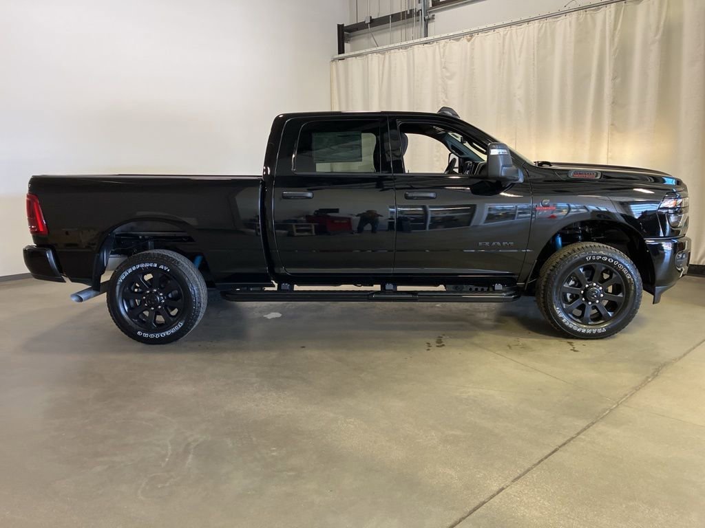 New 2026 Diamond Black Crystal Pearl-Coat Exterior Paint RAM Big Horn image 25