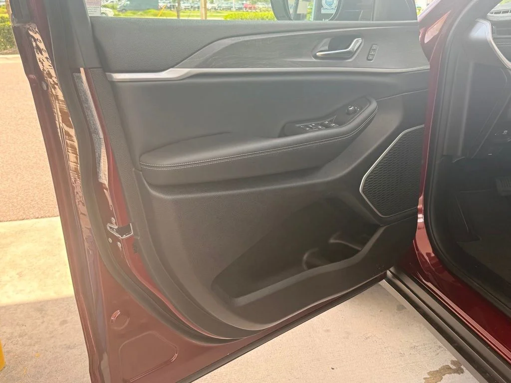 New 2026 Velvet Red Pearl-Coat Exterior Paint Jeep Limited image 27