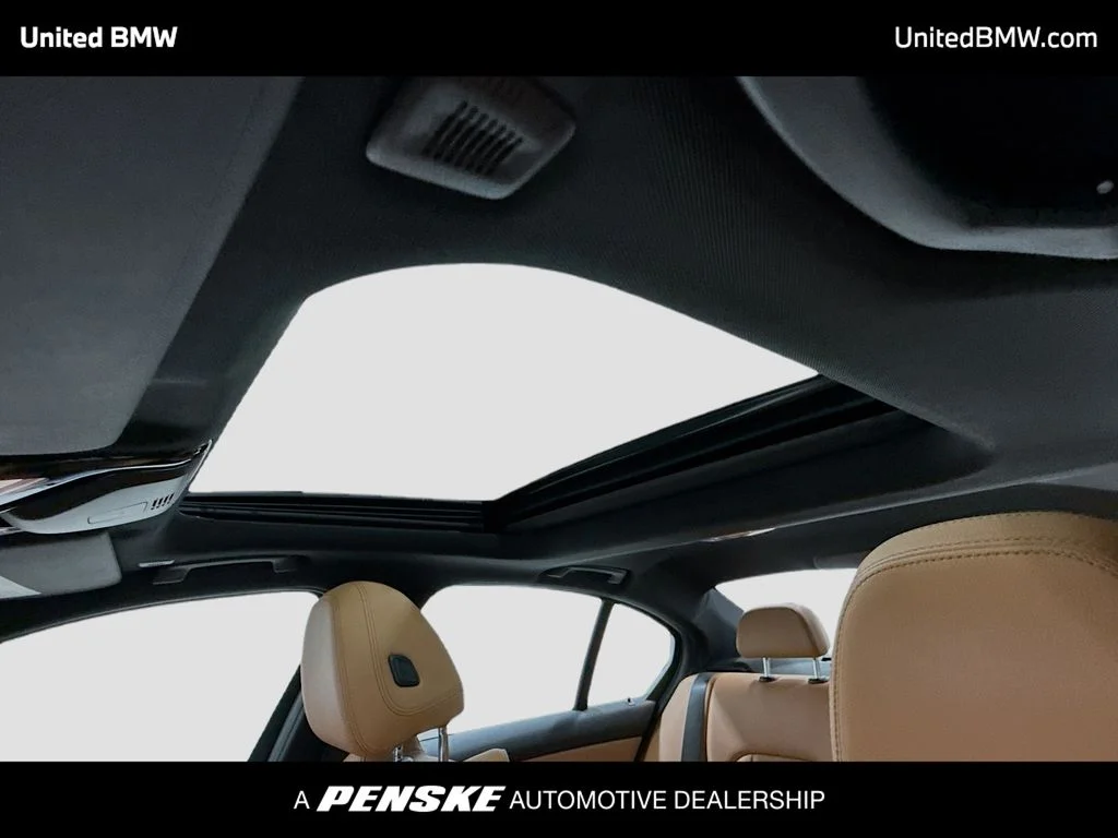 2023 BMW 3 Series 330e - Photo 12