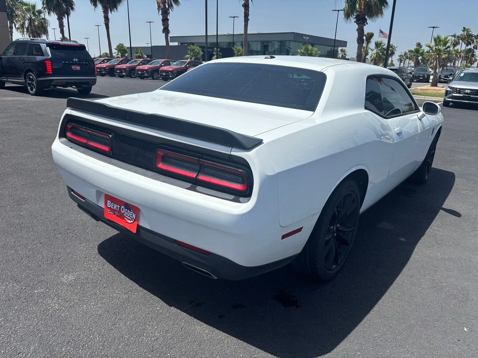 Used 2018 White Dodge SXT image 6