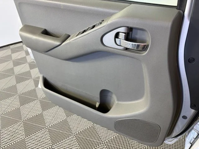 Used 2013 Silver Nissan SV image 11