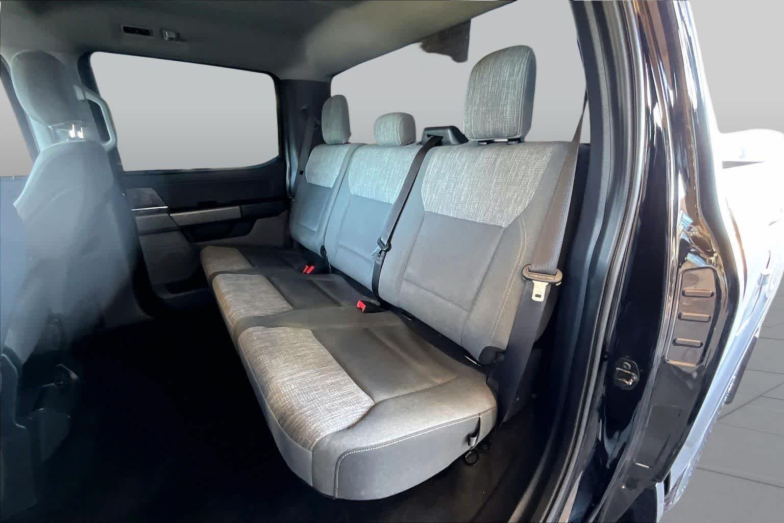 Used 2023 Agate Black Metallic Ford XLT image 41