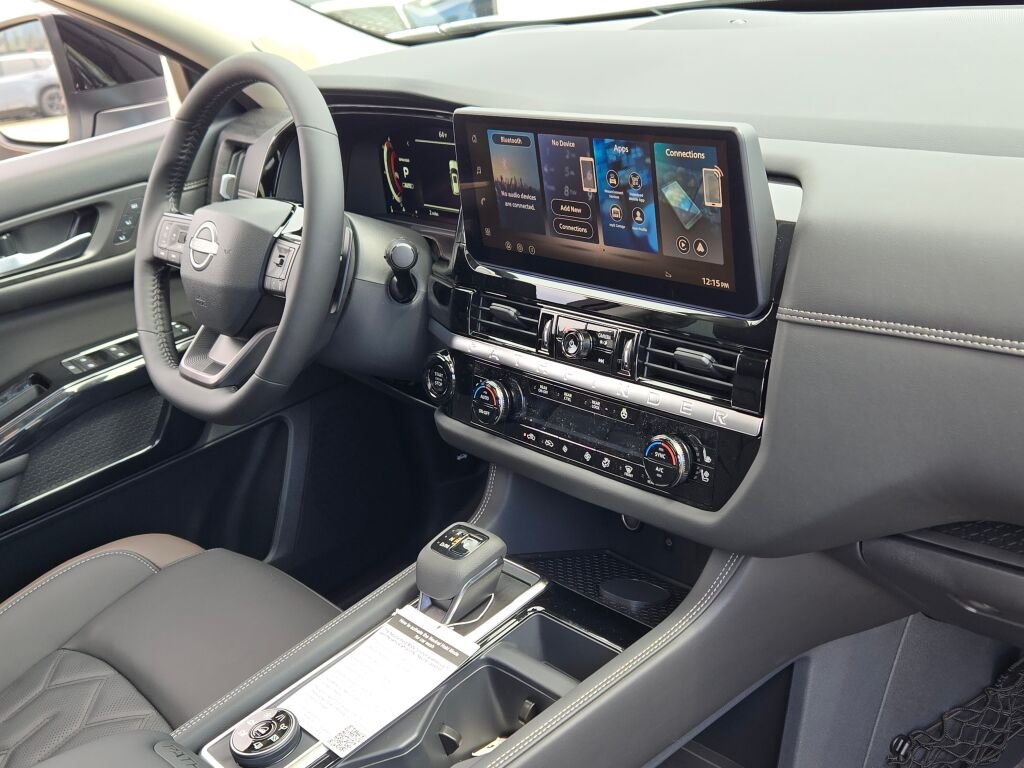 New 2026 Everest White Pearl TriCoat / Super Black Two-tone Nissan Platinum image 6