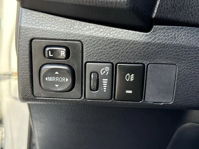 Used 2014 Silver Toyota L image 40