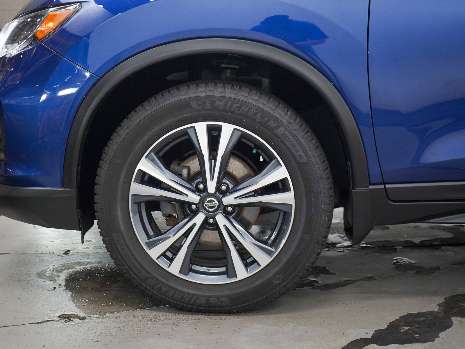 Used 2019 Caspian Blue Metallic Nissan AWD SV image 30