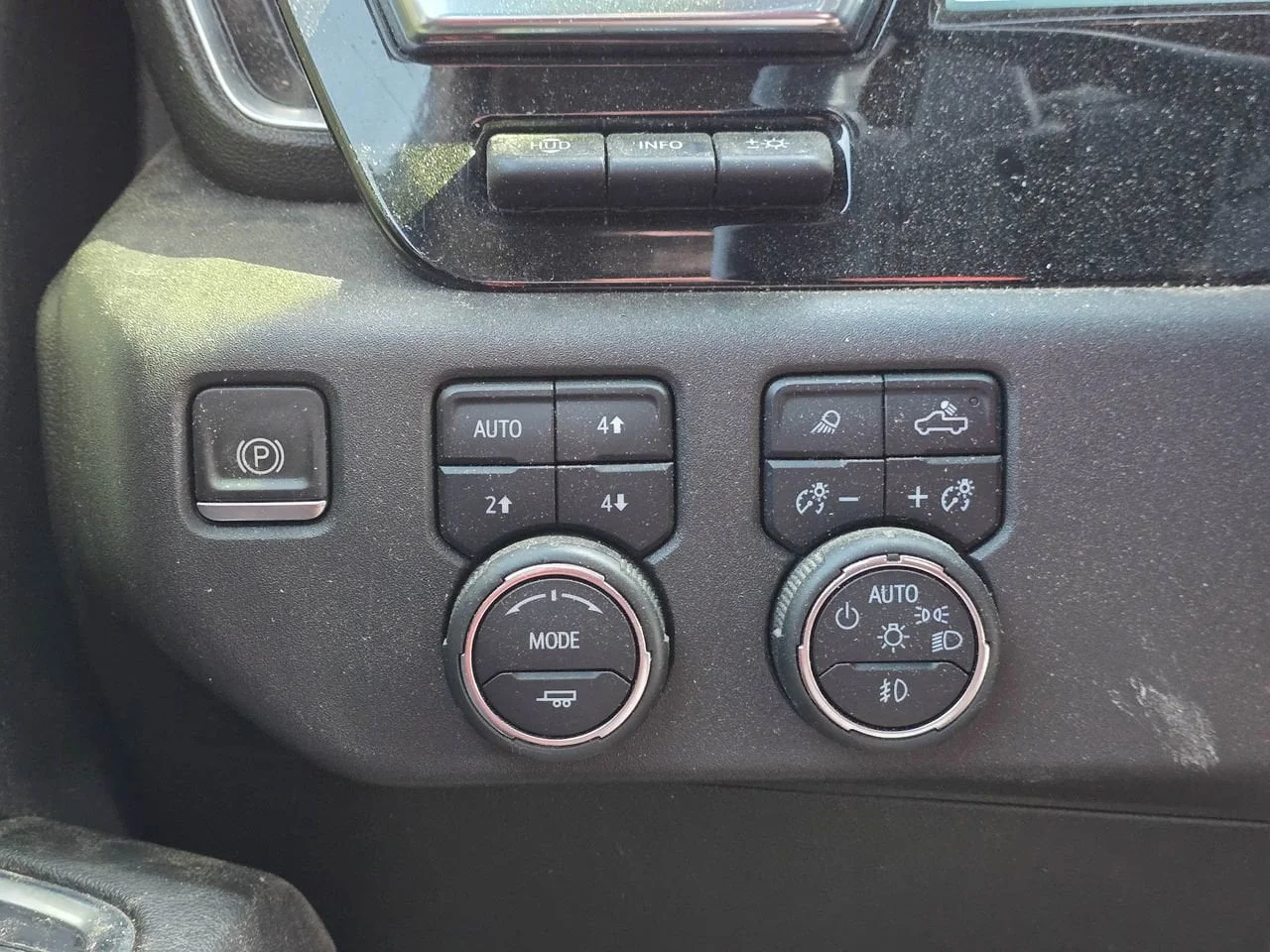 Used 2022 Iridescent Pearl Tricoat Chevrolet High Country image 23