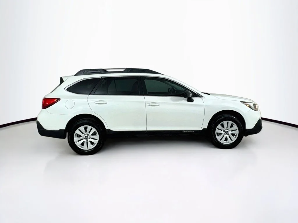 Used 2018 Crystal White Pearl Subaru 2.5i image 9