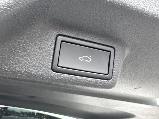 Certified Used 2025 Candy White Volkswagen Pro S image 14